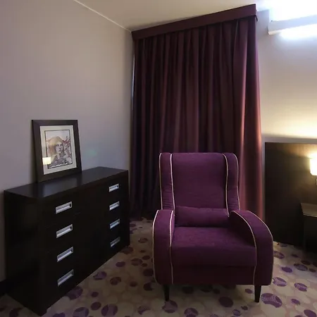 Park Hotell 4*